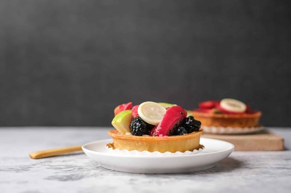 Comment faire des profiteroles avec une glace vanille maison et une sauce chocolat chaud?