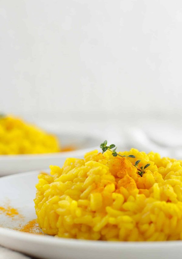 Quelle est la méthode pour préparer un risotto crémeux aux cèpes et au parmesan?