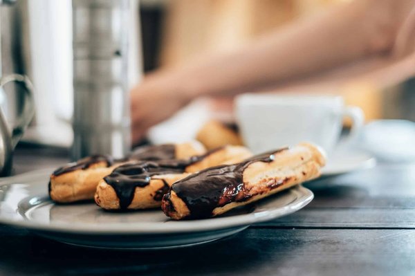 Quelle est la meilleure recette pour des éclairs au café avec une crème pâtissière maison ?